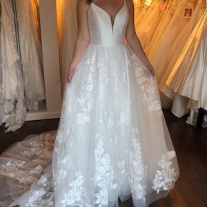NEW wedding dress
